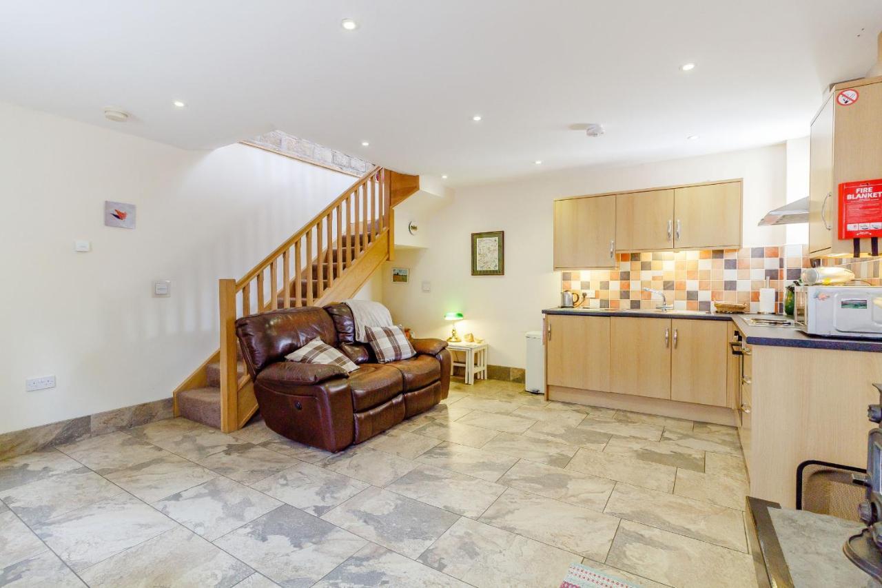 Jenny'S Cottage Diggle Экстерьер фото